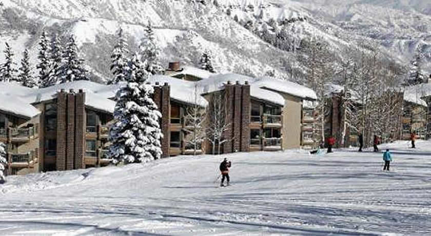 ski-the-top-of-the-village (2)-snowmass-2018-add ski-the-top-of-the-village (2)-snowmass-2018-add